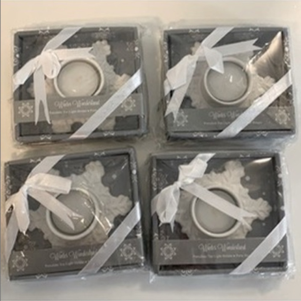 NWT WONDERLAND Snowflake Candle Holders - White Set Of 4